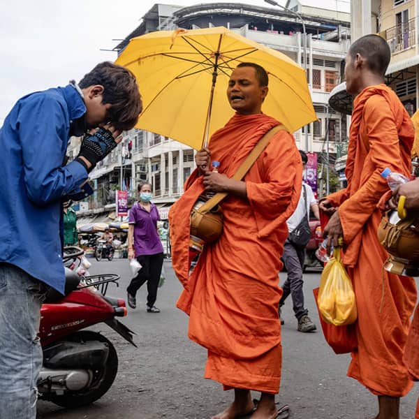 Monks Phnom Penh Street photo tour